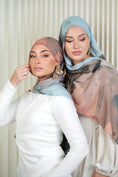 Load image into Gallery viewer, Water Lily Printed Shawl
