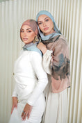 Load image into Gallery viewer, Water Lily Printed Shawl
