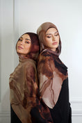 Load image into Gallery viewer, BLOSSOM Printed Shawl
